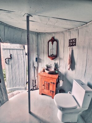 Shower, eco-friendly toiletries, towels, toilet paper