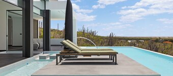 NEW! Lux Ocean View Villa w/ Huge Private Pool, 3 Ensuite Beds & Dive Facilities