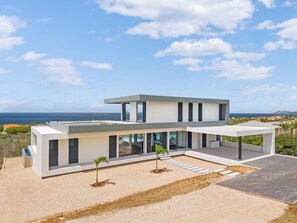 Exterior - Kas di Sol Infinito, NEW! Luxury Ocean View Villa w/ Huge Private Pool, 3 Bedrooms & Dive Facilities (Kralendijk)