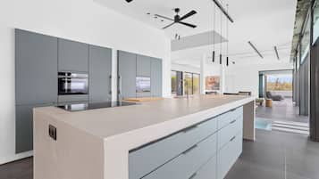 Kühlschrank, Ofen, Herdplatte, Geschirrspüler