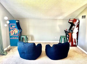 Interior - Charming Cul-de-Sac Home- SLEEPS 10-Game Room & B-ball court (Fishers)