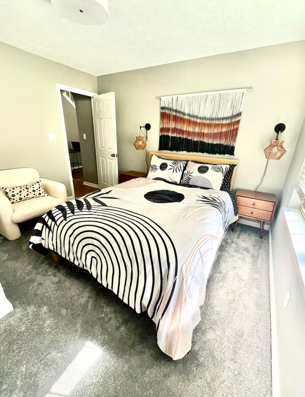 4 bedrooms, iron/ironing board, WiFi, bed sheets