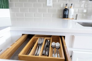 Mikroaaltouuni, uuni, liesi, astianpesukone