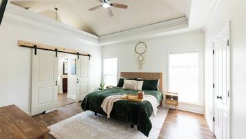 5 bedrooms, desk, iron/ironing board, free WiFi