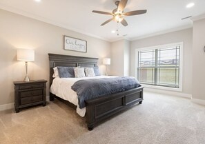 5 bedrooms, iron/ironing board, travel crib, free WiFi - Lovin Lake Life-Pool, Twin Creeks Marina, & Dry Creek Beach (Winchester)