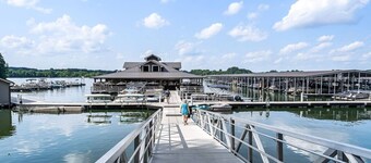 Lakin It Easy-Pool, Twin Creeks Marina, & Dry Creek Beach