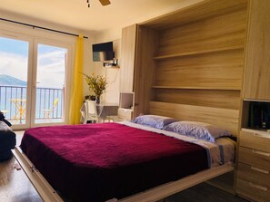 Fer et planche �à repasser, Wi-Fi, draps fournis