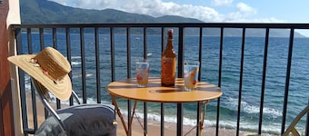 *FURTUNATU* Air-conditioned studio, facing turquoise sea & direct beach access