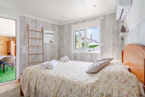 3 chambres, fer et planche à repasser, accès Internet, draps fournis