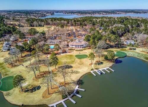 New Charming 2-bedroom place in Great Waters!