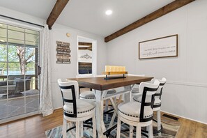 Dining - Charming 3-bedroom house on Big Water in Sparta (Sparta)
