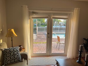 Smart TV, books - Intercostal view 2-bedroom condo with Pool in charming Pompano Beach (Pompano Beach)