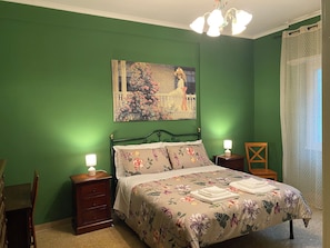 2 Schlafzimmer, Schreibtisch, Bügeleisen/Bügelbrett, kostenloses WLAN