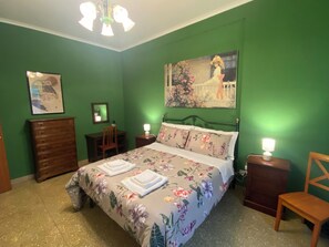 2 dormitoris, escriptori, planxa i posts de planxar i wifi gratuïta 