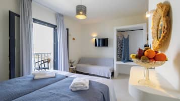 In-room safe, soundproofing, iron/ironing board, free WiFi