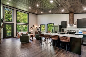 Interior - Free Dollywood Tix/Modern/Stylish/Dog Friendly (Sevierville)