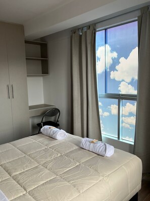 2 quartos, ferros/tábuas de passar roupa, Wi-Fi, roupa de cama
