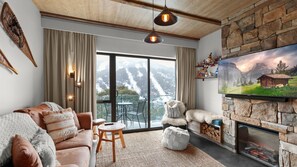 Smart TV, fireplace, DVD player, stereo - Lantern 20 Deluxe a beautifully designed Ski Cabin (Thredbo)