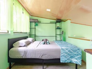 1 slaapkamer, een strijkplank/strijkijzer, wifi, beddengoed