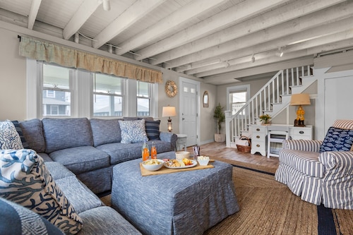 Scituate Seaside Escape – Sleeps 8, Walk to Beach