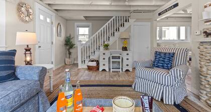 Scituate Seaside Escape – Sleeps 8, Walk to Beach