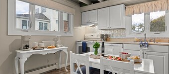 Scituate Seaside Escape – Sleeps 8, Walk to Beach