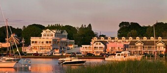 NEW Spacious 4BR on River Above Top Breakfast Spot with A/C in Quaint Stonington