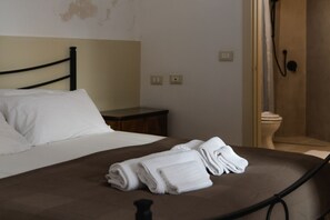 2 bedrooms, iron/ironing board, WiFi, bed sheets - Casa Mela by Rentbeat (Grottaglie)