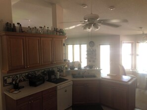 Micro-ondes, four, plaque de cuisson, lave-vaisselle