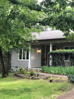 Exterior - Large 2-bedroom house in Hot Springs Village WiFi, AC. Lake Balboa 4th fireworks (hot springs village)