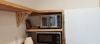 Lakefront Serenity Retreat with WiFi on Pristine Canada Lake