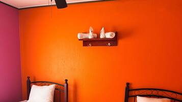 Camera Standard con letto matrimoniale o 2 letti singoli | Tende oscuranti, Wi-Fi gratuito