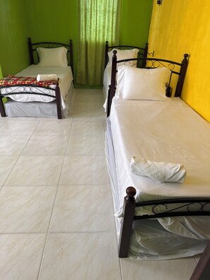 Dormitori compartit econòmic | Cortines opaques i wifi gratuïta