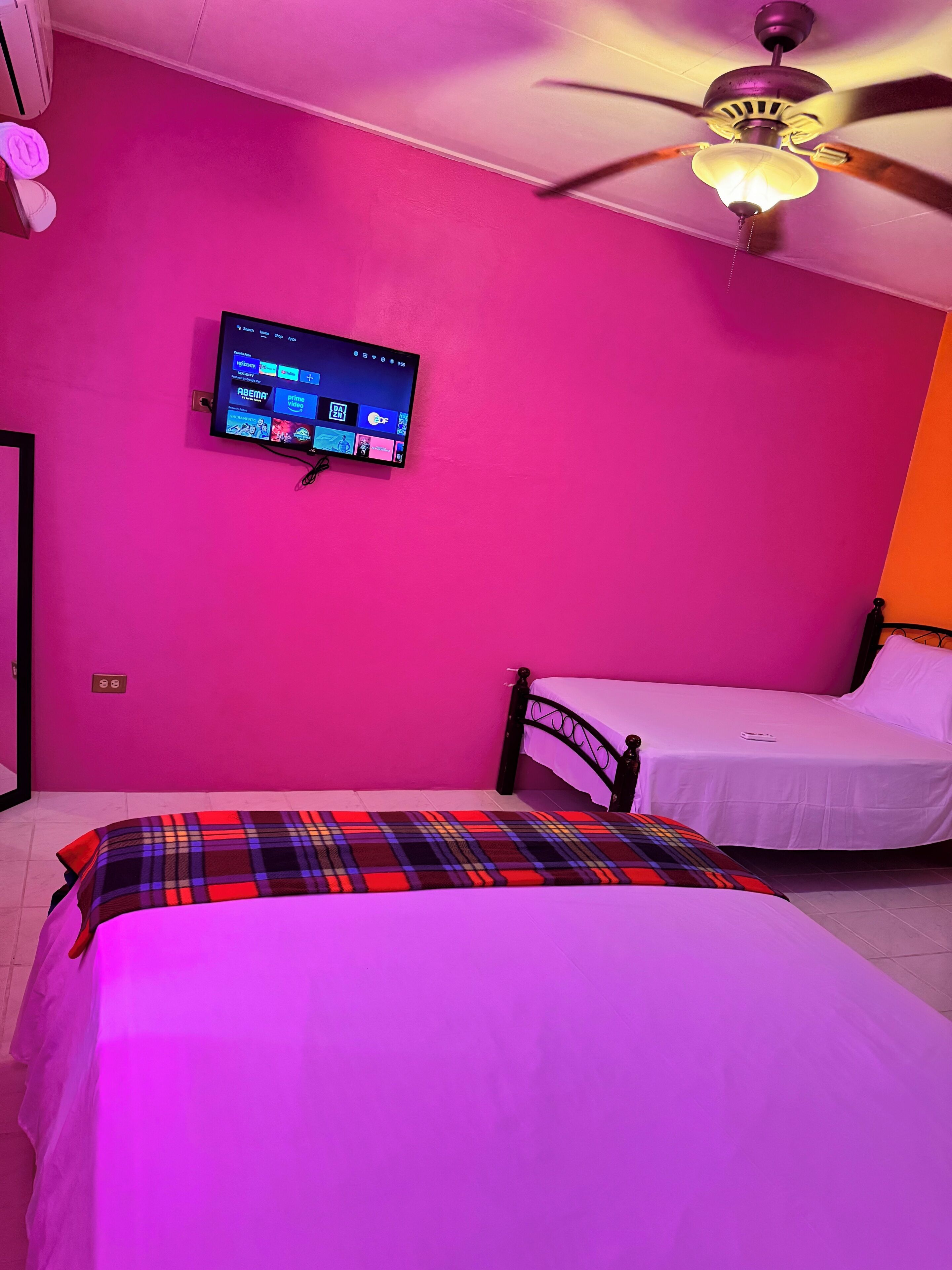 标准双人房或双床房 | 遮光窗帘、免费 WiFi