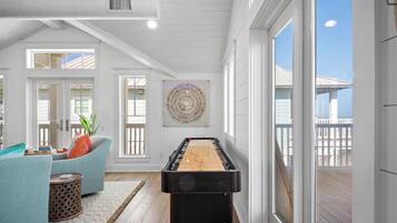 House (6 Bedrooms) | Interior