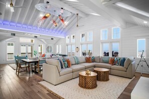 House (6 Bedrooms) | Interior