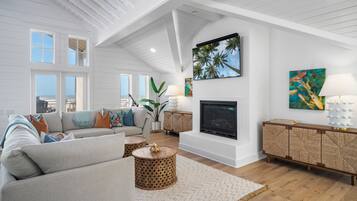 House (6 Bedrooms) | Interior