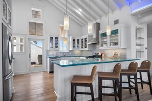 House (6 Bedrooms) | Interior