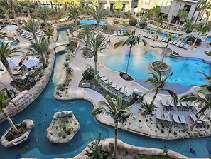 Utomhuspool och uppvärmd pool