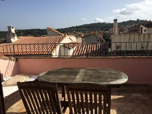 Outdoor dining - Typical Provence house Cote d'Azur with stunning views (La Garde-Freinet)