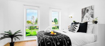 Chic, Spacious Townhouse with Parking & Garden