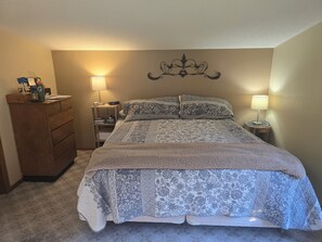 3 bedrooms, iron/ironing board, WiFi, bed sheets - Heated Swimming Pool, Charming 3-Bedroom 2-Bath Lake Home With AC, WiFi Spooner (Spooner)