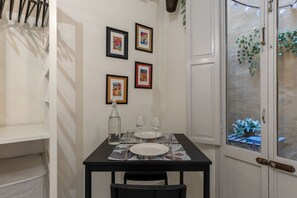 Dining - The Court of Santo Spirito (Firenze)