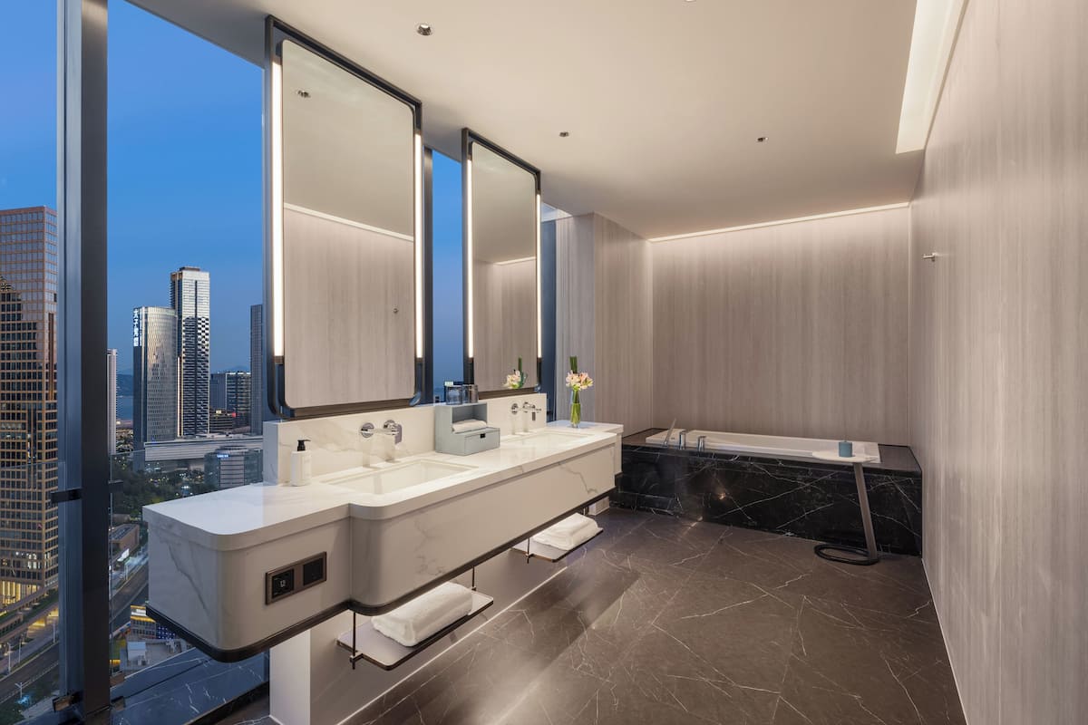Classic Single Room, City View | Bathroom | Rainfall showerhead, hair dryer, bathrobes, towels