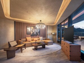 Habitación Premium | Edredón, decoración personalizada, cortinas blackout y insonorización 