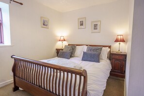 2 bedrooms, WiFi, bed sheets - Drumlanrig Cottage -  a cottage that sleeps 4 guests in 2 bedrooms (Thornhill)