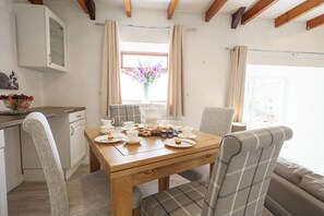 Dining - Drumlanrig Cottage -  a cottage that sleeps 4 guests in 2 bedrooms (Thornhill)
