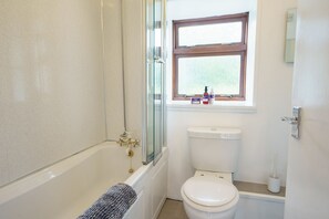 Bathroom - Drumlanrig Cottage -  a cottage that sleeps 4 guests in 2 bedrooms (Thornhill)