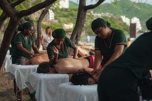 Massasje med varme steiner og massasje