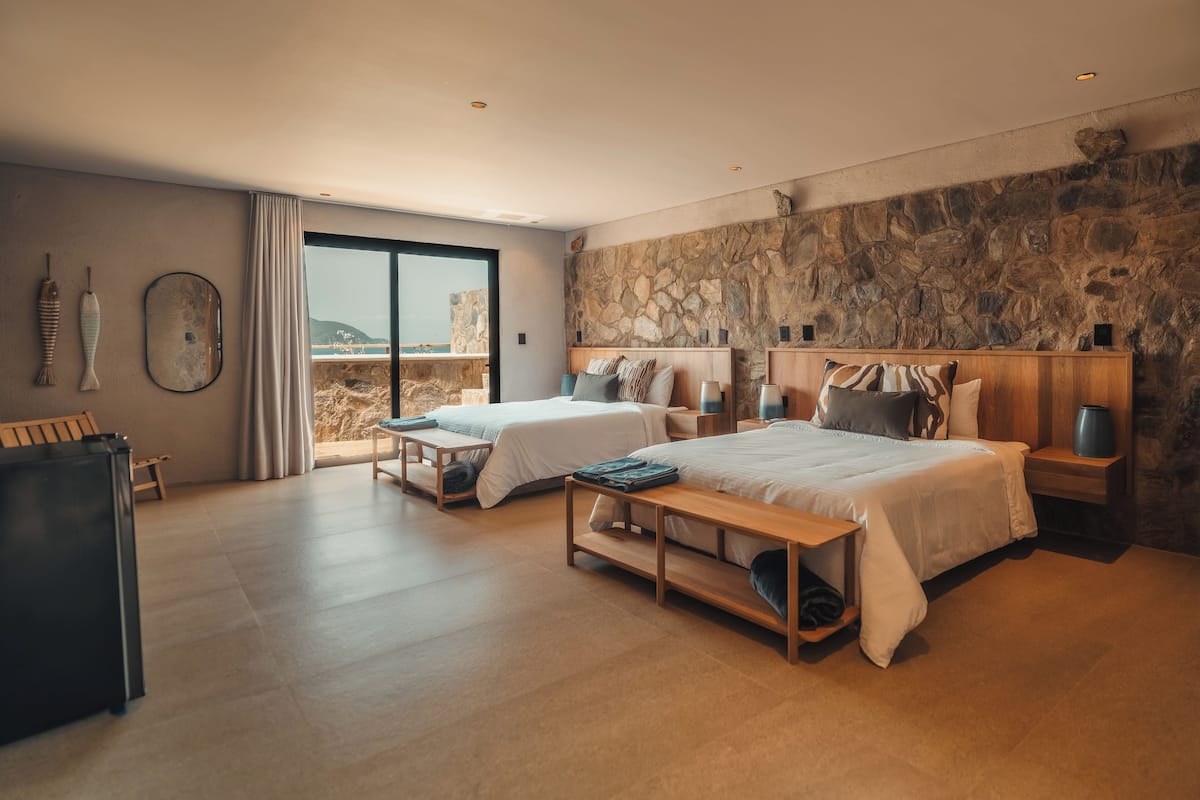 Comfort vierpersoonskamer, balkon | Luxe beddengoed, een minibar, gratis wifi, beddengoed